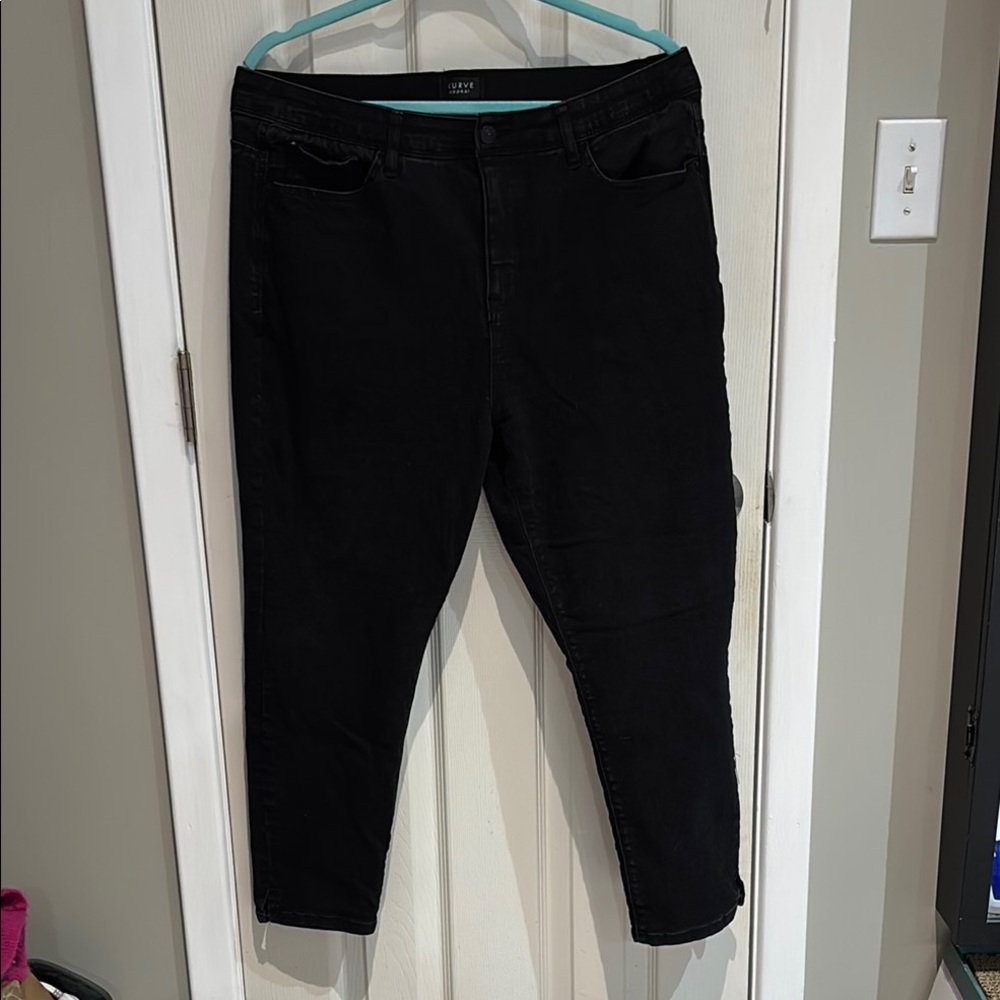 Sleek Black Jeans for a Modern Look